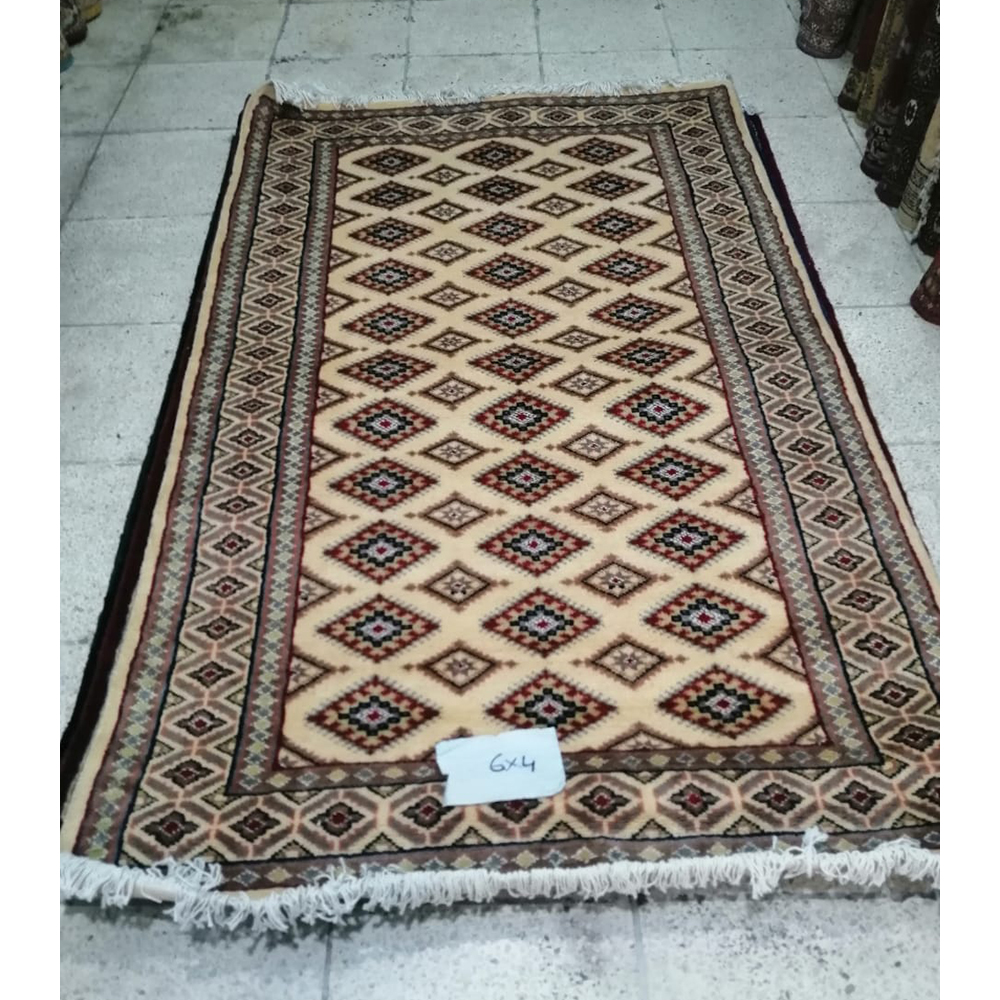 Traditional Pakistani Single Knot Floor Carpet