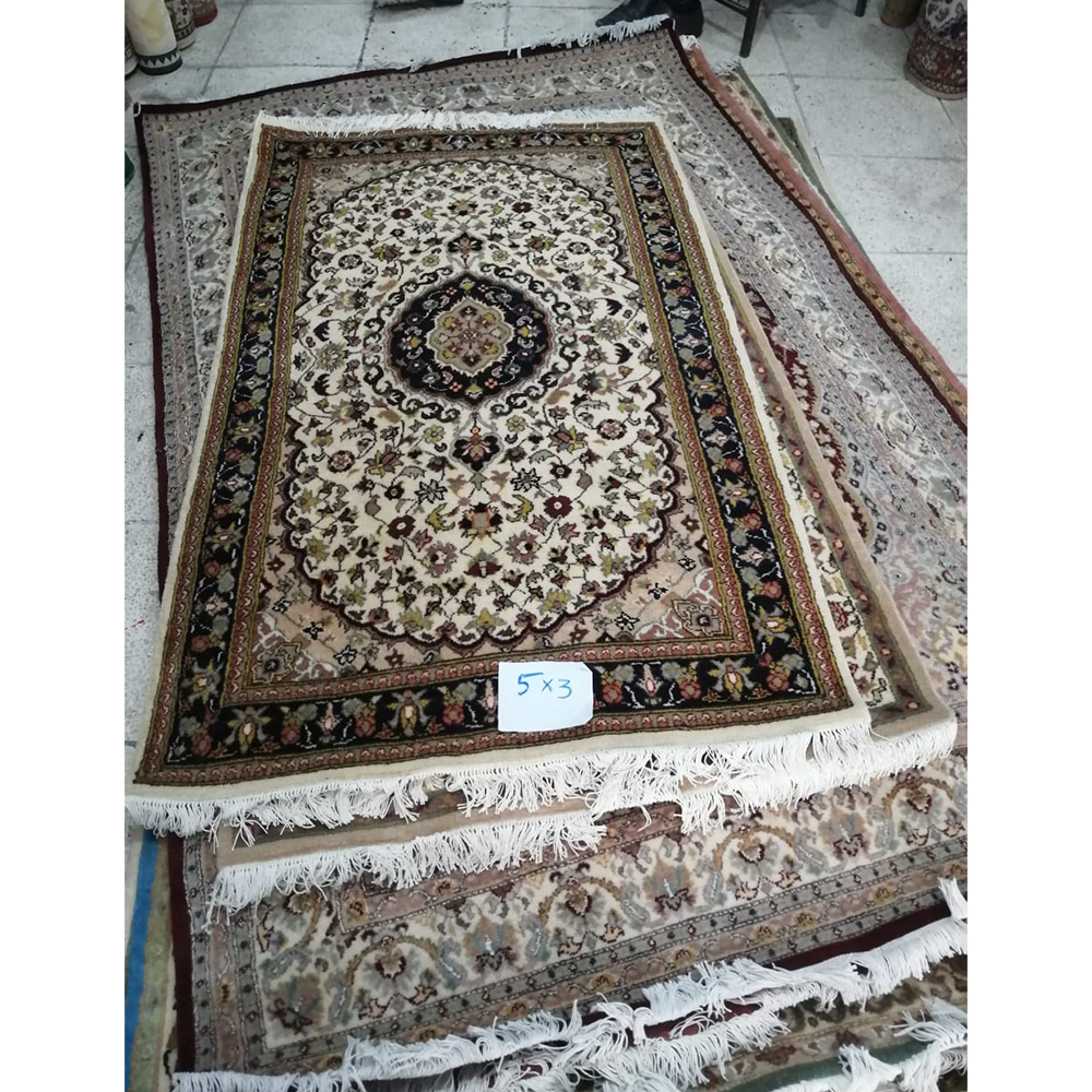 Traditional Double Knot 3×5 Feet Floor Carpet