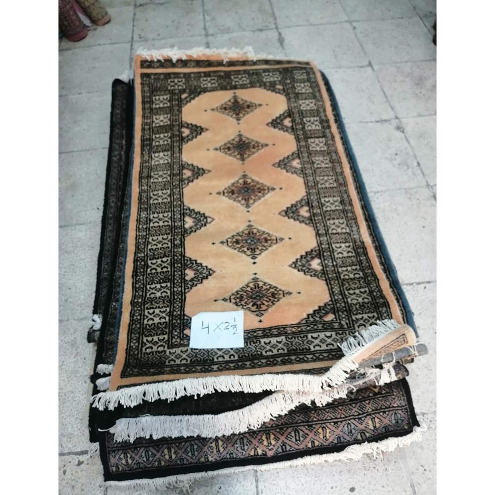 Classic 2.6×4 ft Handwoven Pakistani Rug