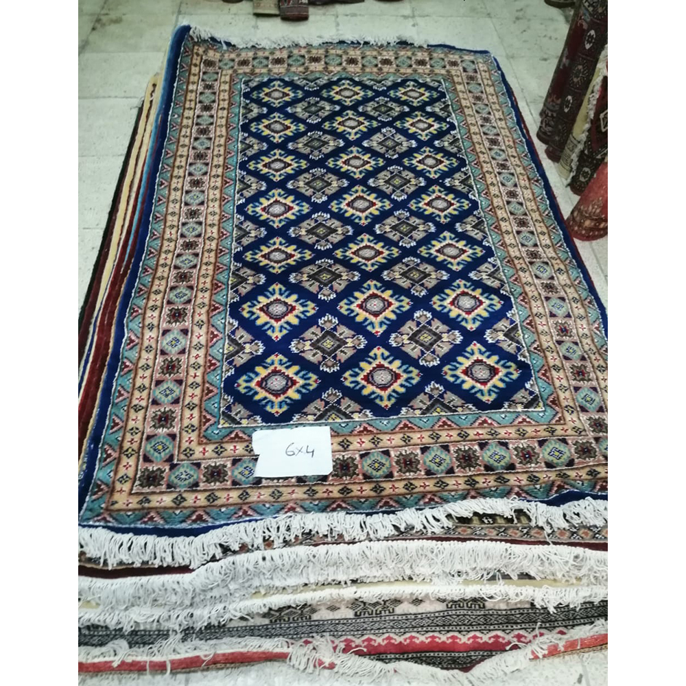 Exquisite 2.6×4 ft Pakistani Home Rug
